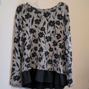 Bobeau Black Size PS and Gray Floral Layered Look